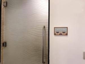 Perfect Apt near UCLA w Parking Gym Pool WIFI in Westwood B3的一间浴室