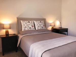 Perfect Apt near UCLA w Parking Gym Pool WIFI in Westwood B3客房内的一张或多张床位