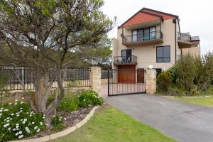 Gallery image of Bella Vista Townhouse with Views in Spearwood