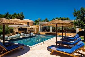 Бассейн в Anthemion Suites and Villas или поблизости