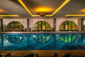 Bazén v ubytovaní Budapest Airport Hotel Stáció Wellness & Konferencia alebo v jeho blízkosti