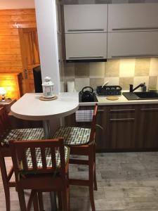 a kitchen with a table and chairs and a stove at Stacja Narciarska SOSZÓW Wisła in Wisła