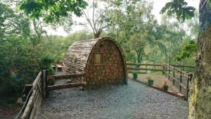 Gedung tempat tenda glamping berlokasi