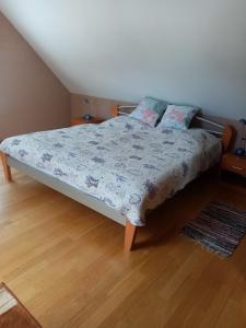 Posteľ alebo postele v izbe v ubytovaní Lastovička