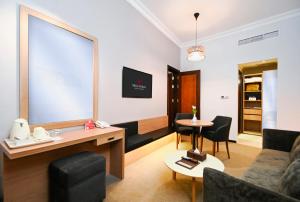TV a/nebo společenská místnost v ubytování M Hotel Al Dana Makkah by Millennium