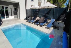 Bazén v ubytování Apartment 'Holiday Above Dubrovnik' nebo v jeho okolí