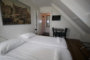 
A bed or beds in a room at Budget Hotel Hortus
