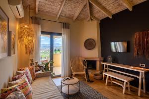 Телевизор и/или развлекательный центр в Anthemion Suites and Villas