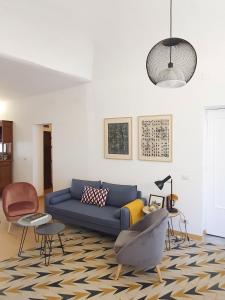 A seating area at Casa Calderai art and design
