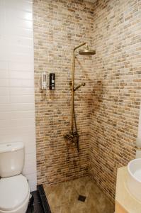 A bathroom at Home Kazbegi