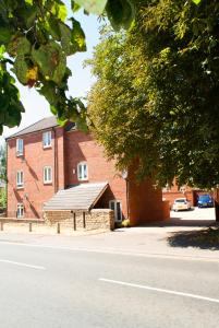 a building on the side of a street at Chestnut Court 2 Bed Apartment FREE Parking WiiFi Smart TV in Wellingborough