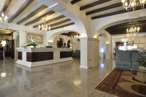 a lobby with a reception desk in a building at Hotel Aldo Moro in Montagnana