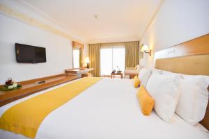 Ένα ή περισσότερα κρεβάτια σε δωμάτιο στο Hotel Timoulay and Spa Agadir