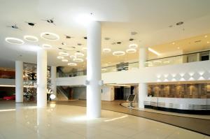 a large lobby with white columns and birds on the ceiling at Kings Green Hotel City Centre Melaka in Melaka