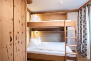 Posteľ alebo postele v izbe v ubytovaní Alpenhotel Kramerwirt
