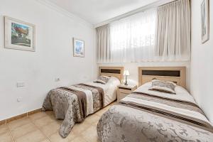 Łóżko lub łóżka w pokoju w obiekcie Apartamentos la Mar