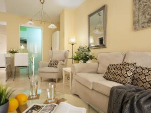 A seating area at Misterhost San Bernardo Jardines de Murillo