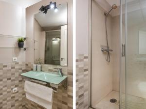 W łazience znajduje się umywalka i prysznic. w obiekcie Misterhost San Bernardo Jardines de Murillo w Sewilli