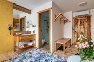 Posteľ alebo postele v izbe v ubytovaní Hotel Na Rozcestí