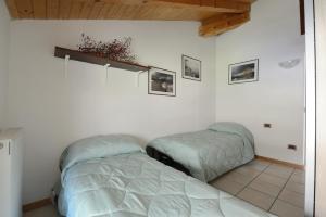 a bedroom with two beds in a room at Residenza Mariella in Arco