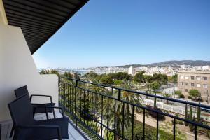 a balcony with two chairs and a view of a city at Hotel Saratoga in Palma de Mallorca