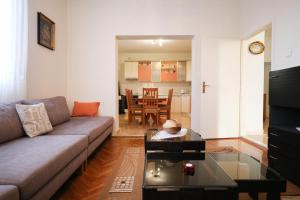 Posedenie v ubytovaní Beachfront 5BR Home Victoria