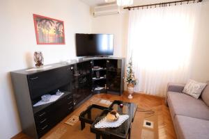 Televízia a/alebo spoločenská miestnosť v ubytovaní Beachfront 5BR Home Victoria