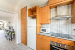 Apartamento TORRALBA 4にあるキッチンまたは簡易キッチン
