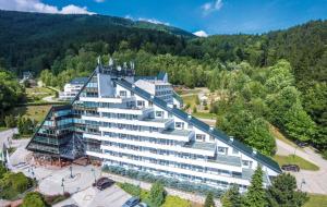 Nespecifikovaný výhled na hory nebo výhled na hory při pohledu z hotelu