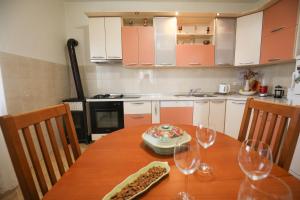 Kuchyňa alebo kuchynka v ubytovaní Beachfront 5BR Home Victoria