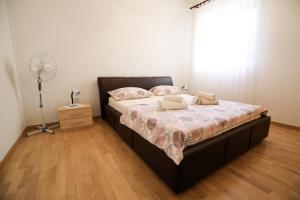 Posteľ alebo postele v izbe v ubytovaní Beachfront 5BR Home Victoria