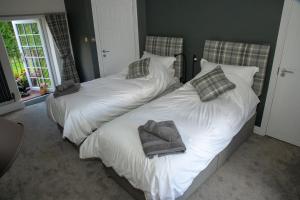 two beds with towels on top of them in a bedroom at Alpaca Fold in Preston