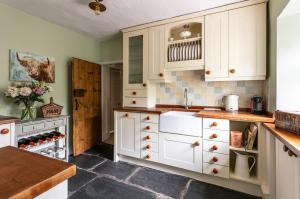 Köök või kööginurk majutusasutuses Maggie Puddle Cottage