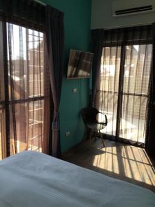 Een bed of bedden in een kamer bij Penghu Little Apple B&B