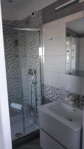 Ένα μπάνιο στο Hotel Calypso