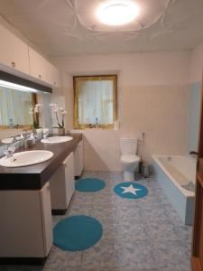 Koupelna v ubytování Appartements Nagl Nassereith