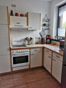 Nhà bếp/bếp nhỏ tại Monteur- und Ferienwohnung im Obergeschoss und Dachgeschoss - Familie Weber
