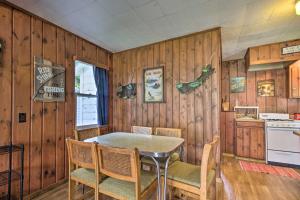 Gallery image of Dent Cabin on Star Lake with Dock, Deck, Dining in Dent