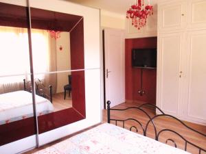 a mirror in a room with a bed and a bedroom at Colmar "Room" chambre privée chez l'habitant , près de l'hôpital Pasteur et gare in Colmar