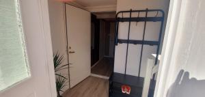 Bergen Apartment with Fjord View客房内的一张或多张床位