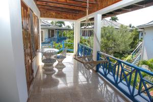Un balcón o terraza en Negril Treehouse Resort