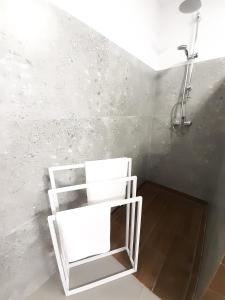 Kúpeľňa v ubytovaní Dom z basenem i widokiem na łąkę