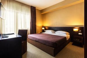Postel nebo postele na pokoji v ubytování Hotel Petit Palais