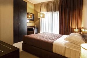 Postel nebo postele na pokoji v ubytování Hotel Petit Palais