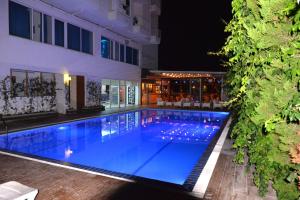 Bazén v ubytování Kristal Beach Hotel nebo v jeho okolí