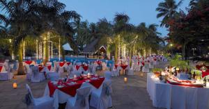 Bazén v ubytování Diani Reef Beach Resort & Spa - Your Beachfront Bliss Awaits nebo v jeho okolí + 37 fotografií