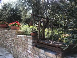 A garden outside Casale Vincenzo Country House