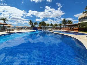 a large swimming pool with blue water in a resort at LAKE SIDE - VISTA DO LAGO By Rei dos Flats in Brasilia