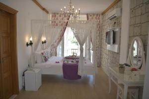 Postel nebo postele na pokoji v ubytování Kemerlihan Deluxe Hotel + 59 fotografií