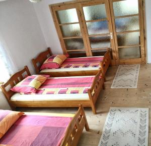 Postel nebo postele na pokoji v ubytování Agropensiunea Tarina